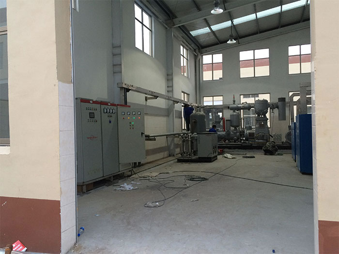 本草集团PET吹瓶水冷全无油变频空压机站安装调试